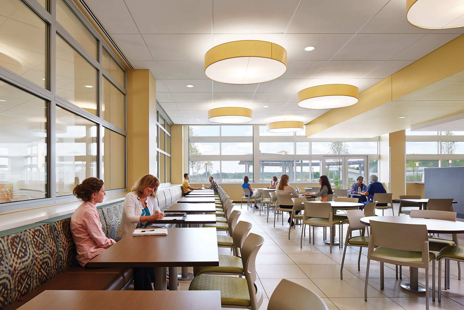 Hospitals take a fresh look on cafeteria design | Health Facilities