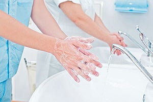 Study: Caring for &lt;em&gt;C. difficile&lt;/em&gt; patients will contaminate some staff