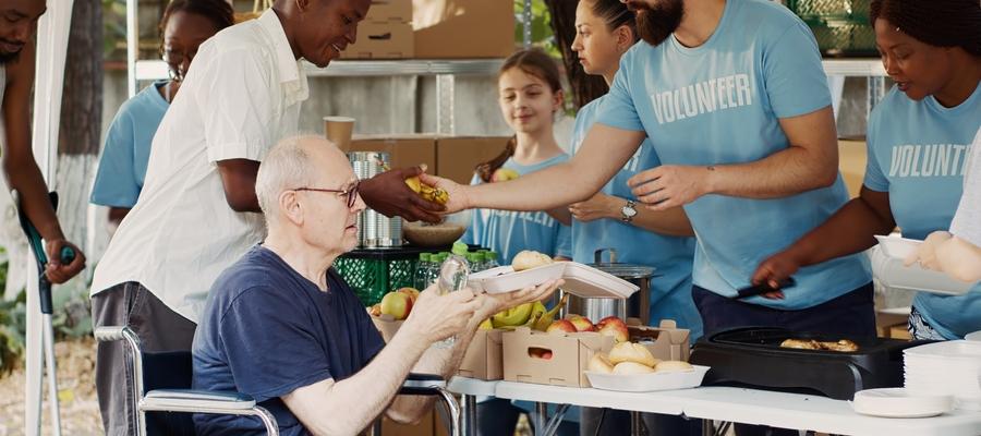 Community meals with volunteers
