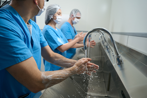 Surgeons washing hands 