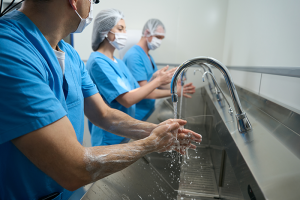 Surgeons washing hands 