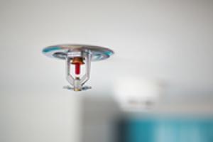 sprinkler and smoke alarm on hallway ceiling